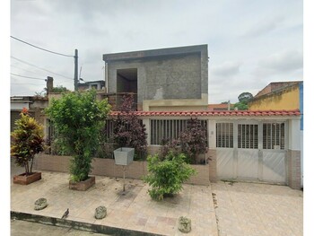 Casa em leilão - Rua Vera, 38 - Nova Iguaçu/RJ - Itaú Unibanco S/A | Z30423LOTE015