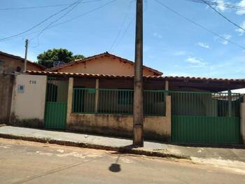 Casa em leilão - Rua Jose Goulart de Andrade, 710 - Pedrinópolis/MG - Banco Santander Brasil S/A | Z31084LOTE094