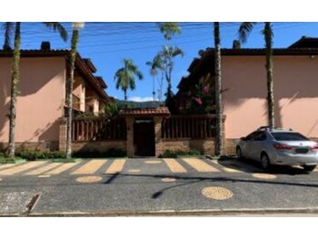 Casa em leilão - Rua Florisbela Soares de Oliveira, 95 - Caraguatatuba/SP - Banco Santander Brasil S/A | Z31431LOTE002