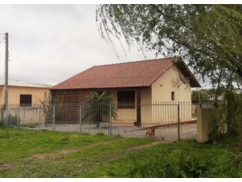 Casa em leilão - Rua Paulo Tholozan Dias da Costa, 3499 - Pelotas/RS - Banco Santander Brasil S/A | Z31766LOTE005