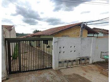 Casa em leilão - Rua Argenita, 285-B - Araxá/MG - Banco Santander Brasil S/A | Z31386LOTE025