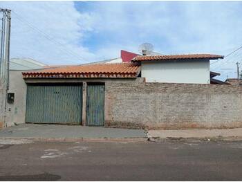 Casa em leilão - Rua da Alegria, 133 - Lucélia/SP - Banco Santander Brasil S/A | Z31766LOTE027