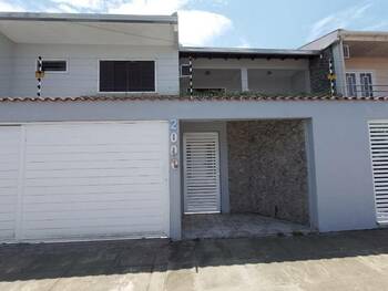 Casa em leilão - Rua Baronesa do Cerro Azul, 2080 - Paranaguá/PR - Banco Santander Brasil S/A | Z31766LOTE064