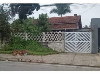 Casa em leilão - Rua Professora Francisca Martins da Cunha, 627 - Bertioga/SP - Itaú Unibanco S/A | Z32004LOTE006