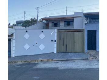 Casa em leilão - Rua Benedito José Augusto Filho, 140 - Itajubá/MG - Banco Santander Brasil S/A | Z32023LOTE005