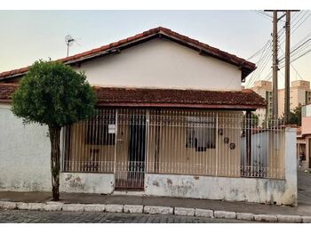 Casa em leilão - Avenida Bertolino Cypriano Pinto, 578 - Cruzeiro/SP - Banco Bradesco S/A | Z32088LOTE027