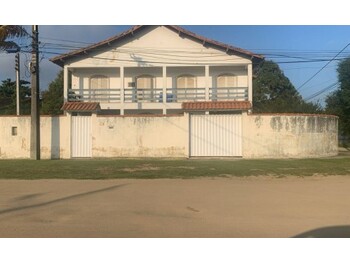 Casa em leilão - Avenida Araruama, 100 - Araruama/RJ - Banco Santander Brasil S/A | Z31688LOTE013