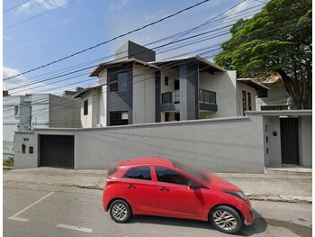 Casa em leilão - Rua Santa Cruz, 200 - Betim/MG - Itaú Unibanco S/A | Z32004LOTE001