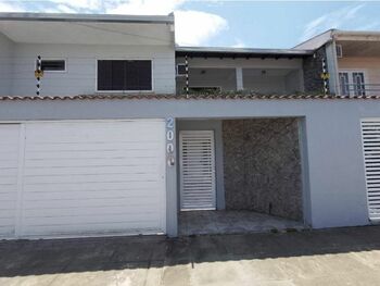 Casa em leilão - Rua Baronesa do Cerro Azul, 2080 - Paranaguá/PR - Banco Santander Brasil S/A | Z32186LOTE428