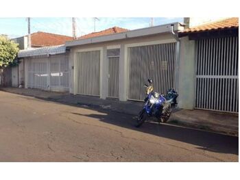 Casa em leilão - Rua Monteiro Lobato, 1331 - Jaboticabal/SP - Banco Santander Brasil S/A | Z32186LOTE418