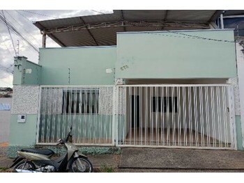 Casa em leilão - Rua Chile, 578 - Formiga/MG - Itaú Unibanco S/A | Z32095LOTE004