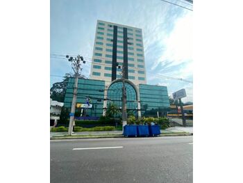 Sala Comercial em leilão - Avenida Yojiro Takaoka, 4384 - Santana de Parnaíba/SP - Banco Santander Brasil S/A | Z32235LOTE003