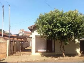 Casa em leilão - Rua João Gonçalves, 25 - Frutal/MG - Banco Santander Brasil S/A | Z32638