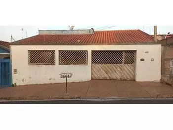 Casa em leilão - Rua dos Flamboyant, 400 - Américo Brasiliense/SP - Banco Santander Brasil S/A | Z32638