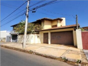 Casa em leilão - Rua Manoel Domingos de Oliveira, 3-26 - Bauru/SP - Itaú Unibanco S/A | Z32549LOTE002