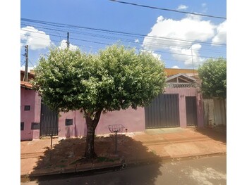 Casa em leilão - Rua Prudente de Morais, 300 - Guará/SP - Banco Santander Brasil S/A | Z32526LOTE022