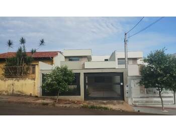 Casa em leilão - Rua Laurindo Pereira, 36 - Londrina/PR - Banco Santander Brasil S/A | Z32822LOTE082