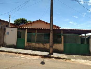 Casa em leilão - Rua Jose Goulart de Andrade, 710 - Pedrinópolis/MG - Banco Santander Brasil S/A | Z32946