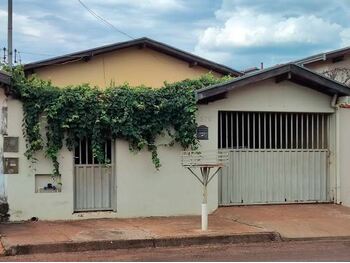 Casa em leilão - Rua Araguari, 970 - Planura/MG - Banco Santander Brasil S/A | Z32933