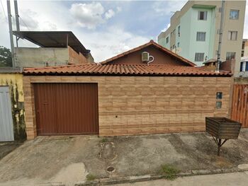 Casa em leilão - Alameda das Andorinhas, 80 - Sarzedo/MG - Banco Santander Brasil S/A | Z33480