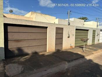 Casa em leilão - Rua Luzia Arantes de Freitas, 82 - Santa Helena de Goiás/GO - Banco Santander Brasil S/A | Z33390