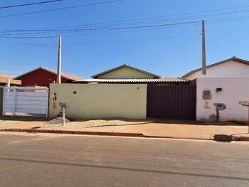 Casa em leilão - Rua F, 70 - Colina/SP - Banco Santander Brasil S/A | Z33480