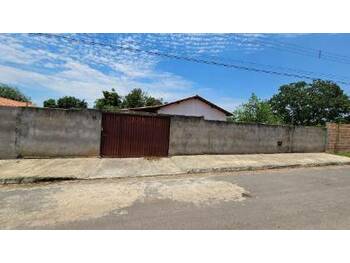 Casa em leilão - Avenida Oscar Caetano Gomes, 75 - Urucuia/MG - Banco Santander Brasil S/A | Z33480