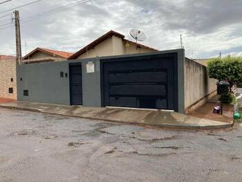 Casa em leilão - Rua Antônio Bento Peixoto, 218 - Miguelópolis/SP - Banco Santander Brasil S/A | Z33390