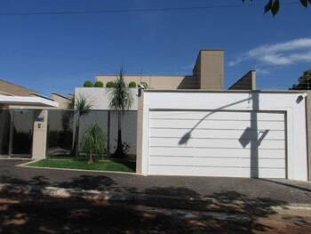 Casa em leilão - Avenida B, 312 - Trindade/GO - Banco Santander Brasil S/A | Z33390