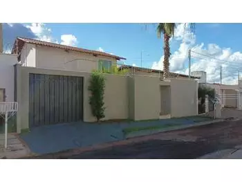 Casa em leilão - rua rd 16, 142 - ituiutaba/mg - banco santander brasil s/a | z33480