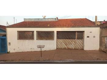 Casa em leilão - Rua dos Flamboyant, 400 - Américo Brasiliense/SP - Banco Santander Brasil S/A | Z33610