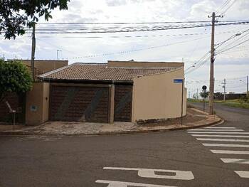 Casa em leilão - Rua Auro Leal, 4128 - Votuporanga/SP - Banco Santander Brasil S/A | Z33610