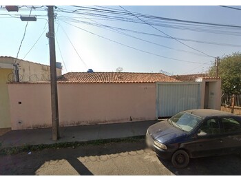 Casa em leilão - Rua Carpas, 73 - Passos/MG - Rodobens Administradora de Consórcios Ltda | Z33577