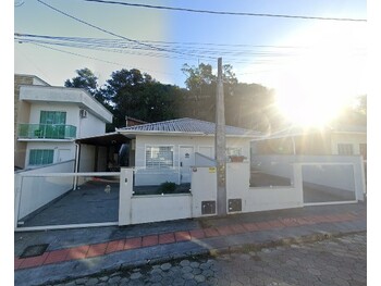 Casa em leilão - Rua Renato Manfredini Júnior, 108 - Palhoça/SC - Banco Santander Brasil S/A | Z33197