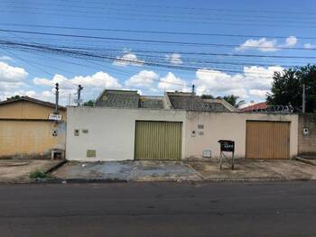 Casa em leilão - Rua Luiz Carlos de Morais, s/nº - Trindade/GO - Banco Santander Brasil S/A | Z33610