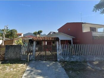 Casa em leilão - Rua Rebouças (Rua dos Sombreros), 23 - Matinhos/PR - Creditas Soluções Financeiras Ltda | Z33667