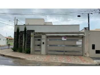 Casa em leilão - Rua Doutor Agenor de Oliveira Andrade, 671 - Mococa/SP - Banco Santander Brasil S/A | Z33635