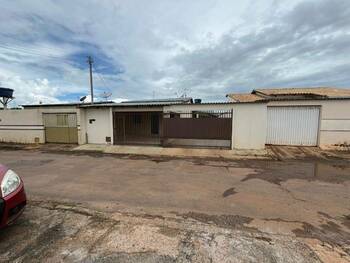 Casa em leilão - Rua São Pedro, 220 - Formosa/GO - Banco Santander Brasil S/A | Z33610