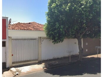 Casa em leilão - Rua Gabriel Monteiro, 247 - Araçatuba/SP - Banco Santander Brasil S/A | Z33742
