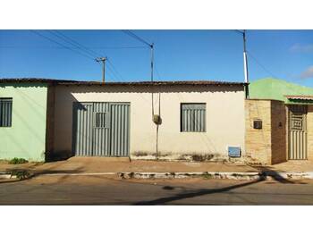 Casa em leilão - Avenida Vicente Alencar Barbosa, 514 - Araripe/CE - Banco Santander Brasil S/A | Z33752