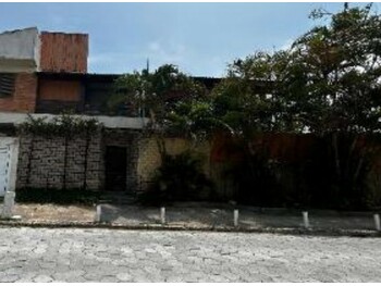 Casa em leilão - Rua dos Manacás, 77 - Guarujá/SP - Itaú Unibanco S/A  | Z33676
