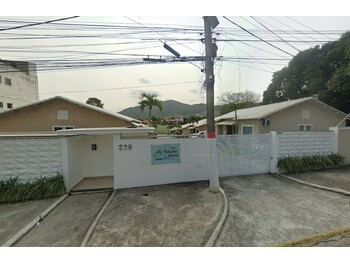 Casa em leilão - Rua Doutor Heitor da Costa Matta, 339 - Maricá/RJ - Banco Santander Brasil S/A | Z33529