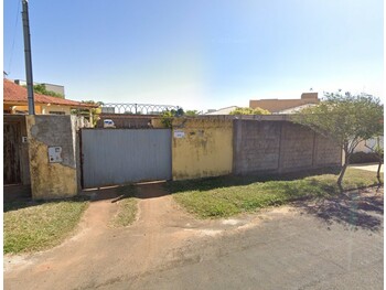 Casa em leilão - Rua Abílio Ferreira, 251 - Araguari/MG - Banco Santander Brasil S/A | Z33752