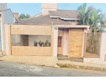 Casa em leilão - Rua Antônio de Oliveira Braga, 149 - São Gotardo/MG - Banco Santander Brasil S/A | Z33634