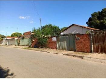 Casa em leilão - Rua Joana Gonçalves Lisboa, 60 - Urucuia/MG - Banco Santander Brasil S/A | Z34071