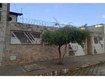Casa em leilão - Rua Finlândia, 36 - Governador Valadares/MG - Banco Santander Brasil S/A | Z34071