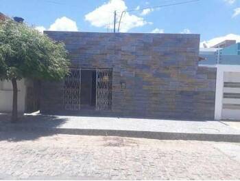 Casa em leilão - Rua Coronel Joaquim Araújo Bedor, 210 - Santa Maria da Boa Vista/PE - Banco Santander Brasil S/A | Z34071