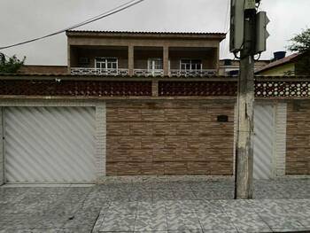 Casa em leilão - Rua Vereador Gil do Glória, 240 - Queimados/RJ - Banco Santander Brasil S/A | Z34071