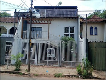 Casa em leilão - Rua Uberlândia, 337 - Londrina/PR - Banco Santander Brasil S/A | Z33711