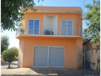Casa em leilão - Rua Antônio Jonas Ferreira Pinto, 546 - Carlópolis/PR - Itaú Unibanco S/A  | Z34381